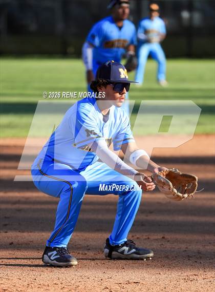 Thumbnail 2 in Montebello vs La Canada photogallery.