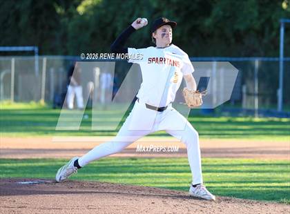 Thumbnail 2 in Montebello vs La Canada photogallery.