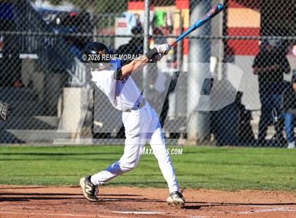 Thumbnail 3 in Montebello vs La Canada photogallery.