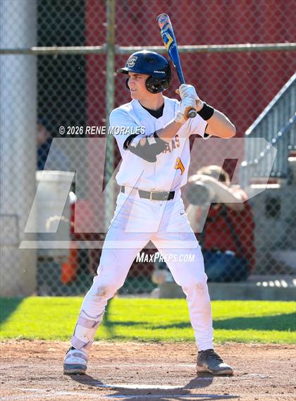 Thumbnail 1 in Montebello vs La Canada photogallery.
