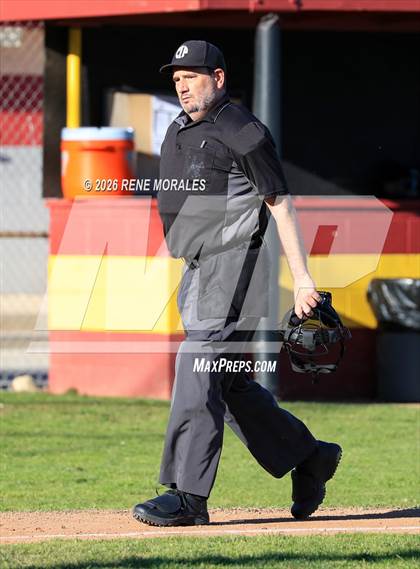 Thumbnail 2 in Montebello vs La Canada photogallery.