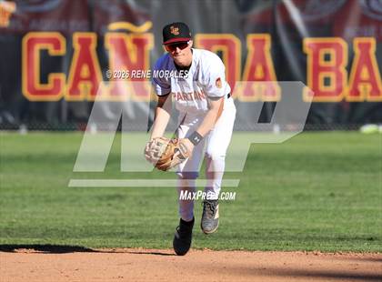 Thumbnail 2 in Montebello vs La Canada photogallery.