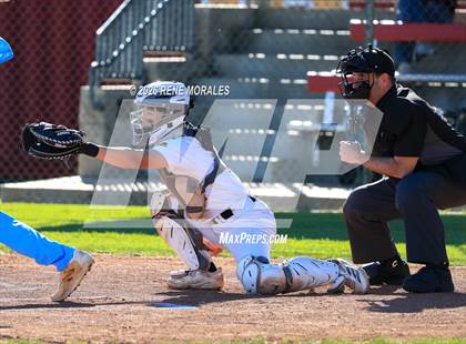 Thumbnail 3 in Montebello vs La Canada photogallery.