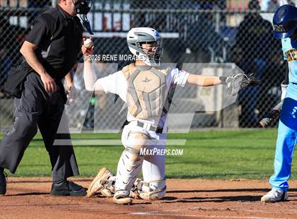 Thumbnail 1 in Montebello vs La Canada photogallery.