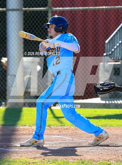 Thumbnail 1 in Montebello vs La Canada photogallery.