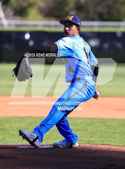 Thumbnail 1 in Montebello vs La Canada photogallery.