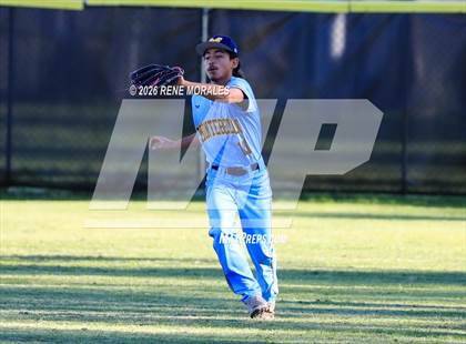 Thumbnail 2 in Montebello vs La Canada photogallery.