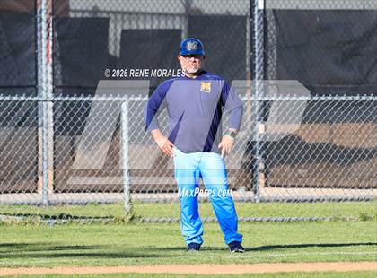 Thumbnail 2 in Montebello vs La Canada photogallery.