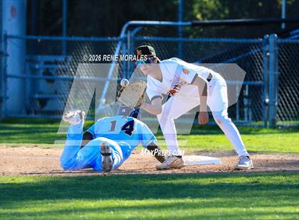 Thumbnail 2 in Montebello vs La Canada photogallery.