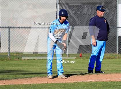Thumbnail 3 in Montebello vs La Canada photogallery.