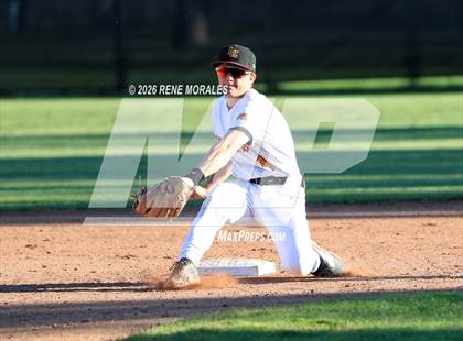 Thumbnail 1 in Montebello vs La Canada photogallery.