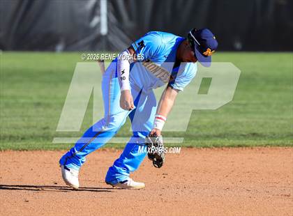 Thumbnail 2 in Montebello vs La Canada photogallery.