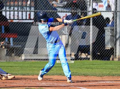 Thumbnail 2 in Montebello vs La Canada photogallery.