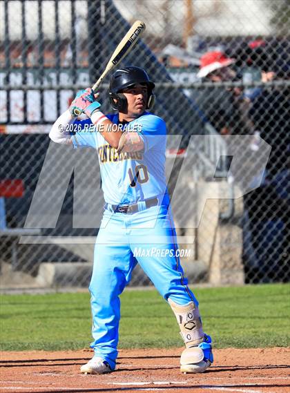 Thumbnail 2 in Montebello vs La Canada photogallery.