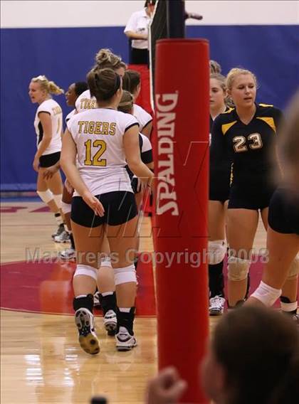 Thumbnail 3 in Stony Point vs. Poth (Rebel Bash) photogallery.