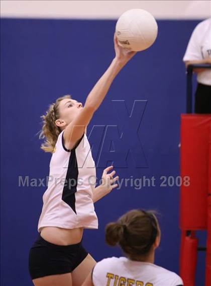 Thumbnail 2 in Stony Point vs. Poth (Rebel Bash) photogallery.