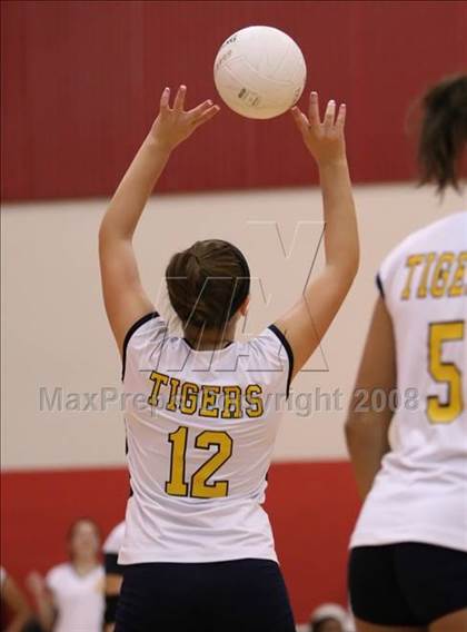 Thumbnail 3 in Stony Point vs. Poth (Rebel Bash) photogallery.
