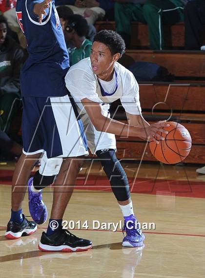 Thumbnail 3 in St. Anthony vs Leuzinger (Rose City Roundball Classic) photogallery.