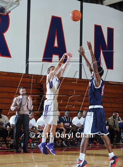 Thumbnail 3 in St. Anthony vs Leuzinger (Rose City Roundball Classic) photogallery.