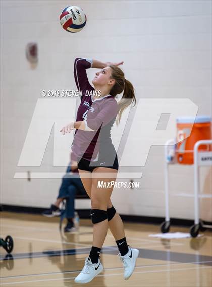 Thumbnail 3 in Hamilton vs Perry photogallery.