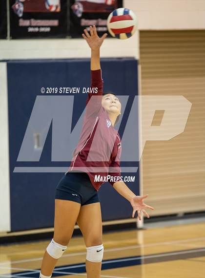 Thumbnail 3 in Hamilton vs Perry photogallery.