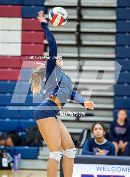 Thumbnail 2 in Hamilton vs Perry photogallery.