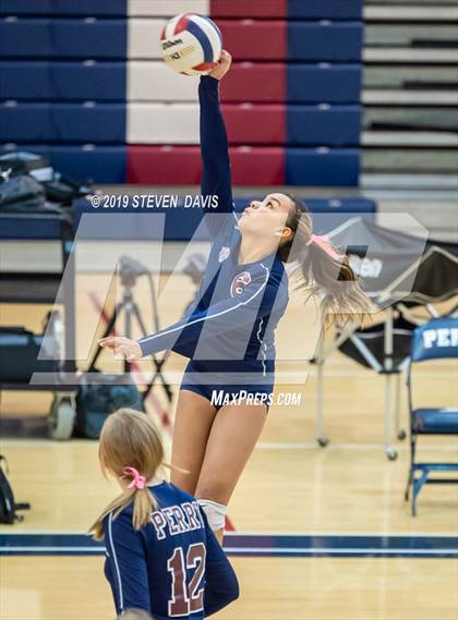 Thumbnail 2 in Hamilton vs Perry photogallery.