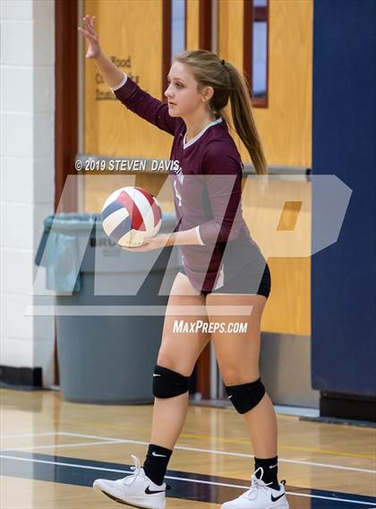 Thumbnail 3 in Hamilton vs Perry photogallery.