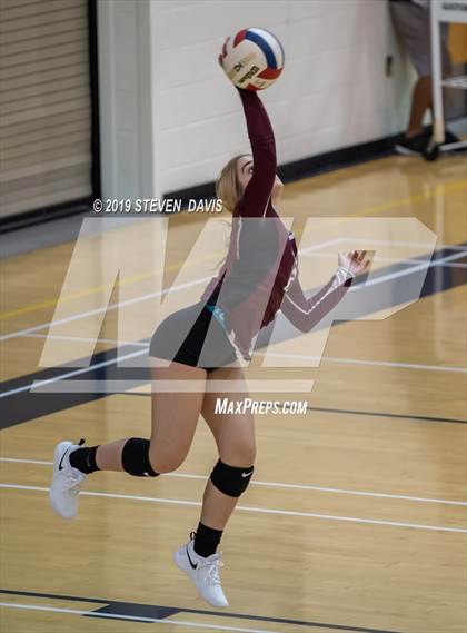 Thumbnail 3 in Hamilton vs Perry photogallery.