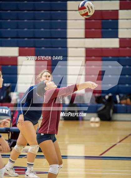 Thumbnail 2 in Hamilton vs Perry photogallery.