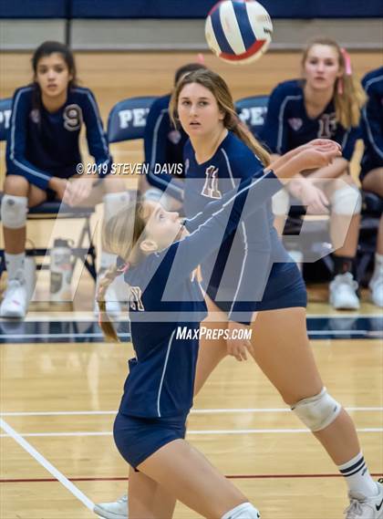 Thumbnail 3 in Hamilton vs Perry photogallery.