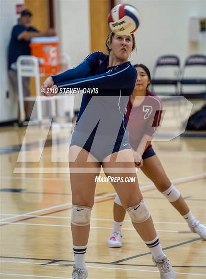 Thumbnail 3 in Hamilton vs Perry photogallery.