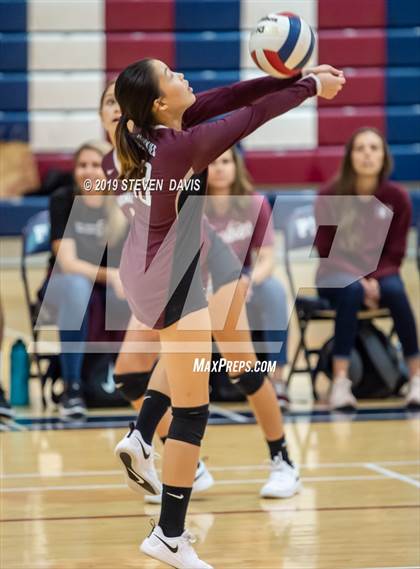 Thumbnail 1 in Hamilton vs Perry photogallery.