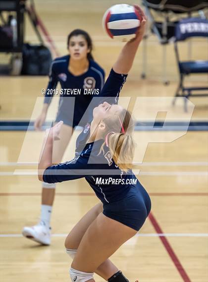 Thumbnail 2 in Hamilton vs Perry photogallery.