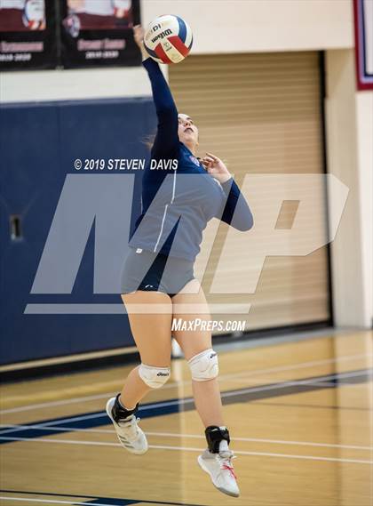 Thumbnail 2 in Hamilton vs Perry photogallery.