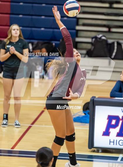 Thumbnail 1 in Hamilton vs Perry photogallery.