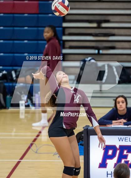 Thumbnail 3 in Hamilton vs Perry photogallery.