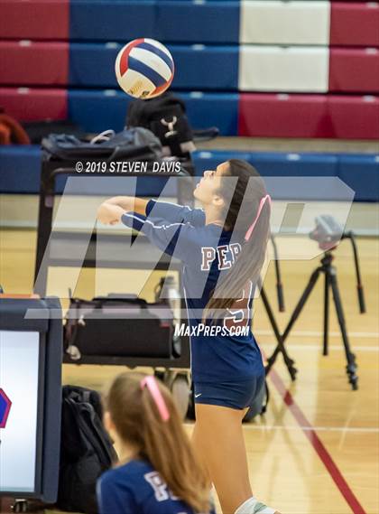 Thumbnail 3 in Hamilton vs Perry photogallery.