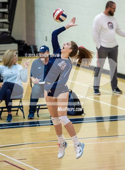 Thumbnail 3 in Hamilton vs Perry photogallery.