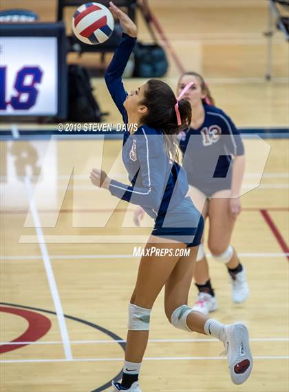 Thumbnail 1 in Hamilton vs Perry photogallery.