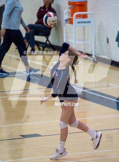 Thumbnail 3 in Hamilton vs Perry photogallery.