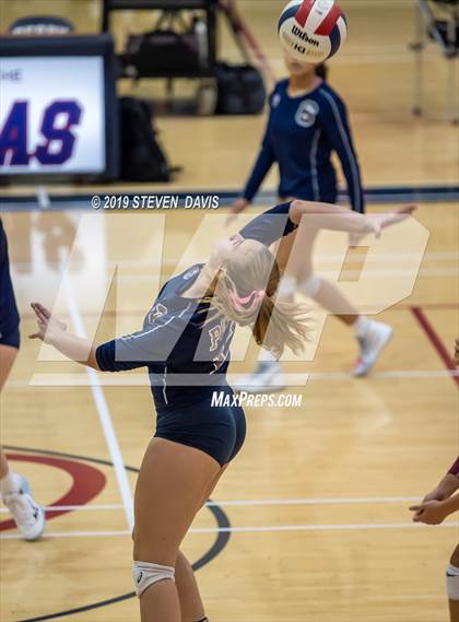 Thumbnail 1 in Hamilton vs Perry photogallery.