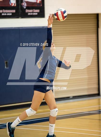 Thumbnail 2 in Hamilton vs Perry photogallery.