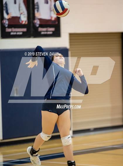 Thumbnail 3 in Hamilton vs Perry photogallery.