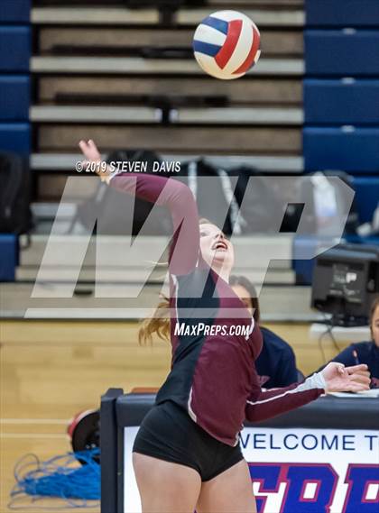 Thumbnail 3 in Hamilton vs Perry photogallery.