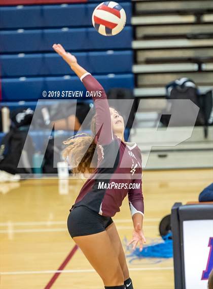 Thumbnail 3 in Hamilton vs Perry photogallery.