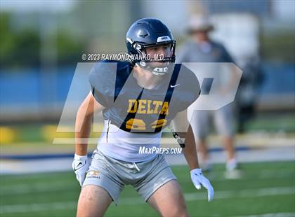 Thumbnail 3 in Delta vs Jay County (Scrimmage) photogallery.