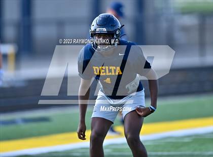 Thumbnail 2 in Delta vs Jay County (Scrimmage) photogallery.
