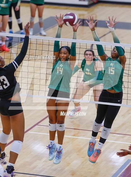 Thumbnail 3 in Blessed Trinity @ Union Grove (GHSA 4A Quarterfinal) photogallery.