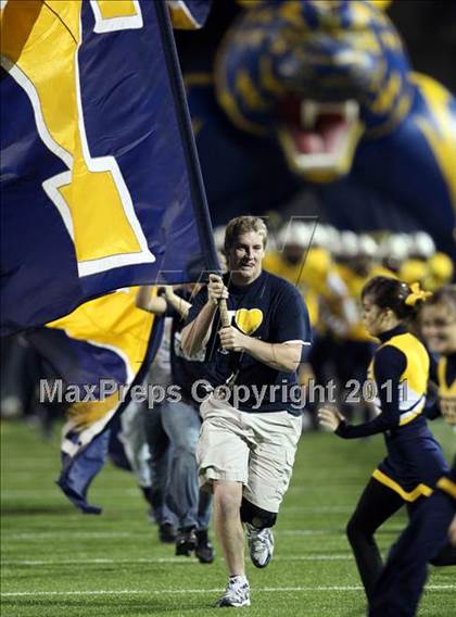 Thumbnail 3 in Stony Point vs. Westlake (5A Region 2 Bi-District Playoffs) photogallery.